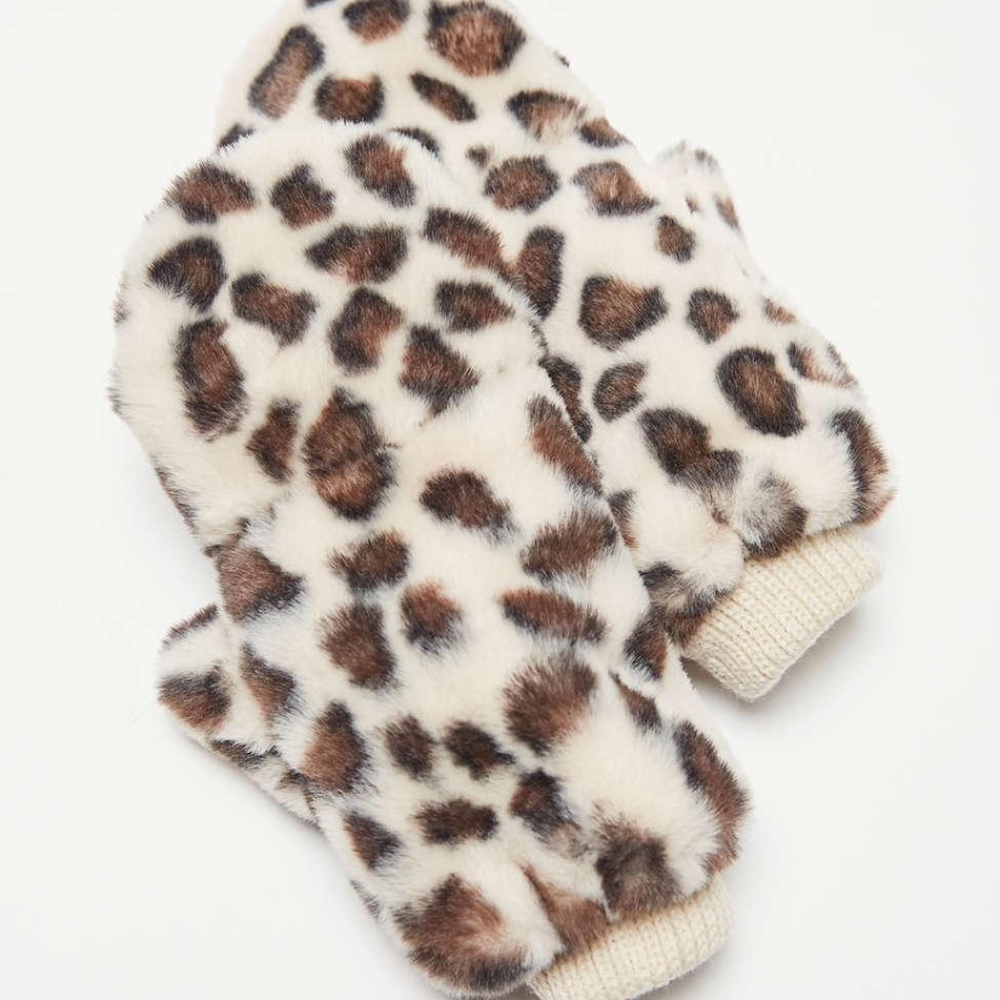 Urban Outfitters fuzzy leopard mittens - Picture 2 of 7